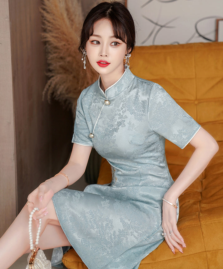 Embroidered Short-sleeved Cheongsam