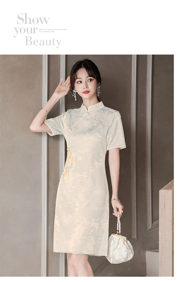 Embroidered Short-sleeved Cheongsam