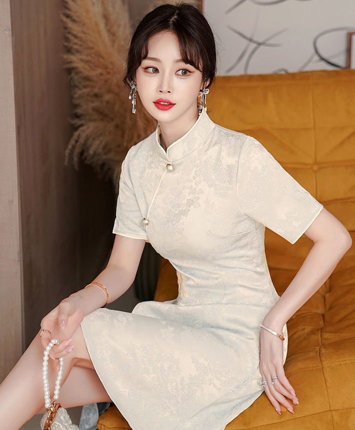 Embroidered Short-sleeved Cheongsam