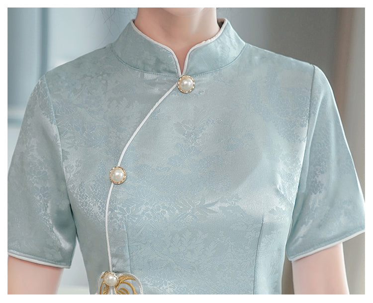 Embroidered Short-sleeved Cheongsam