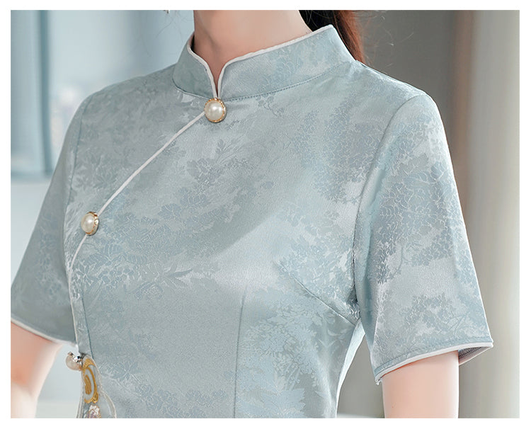 Embroidered Short-sleeved Cheongsam