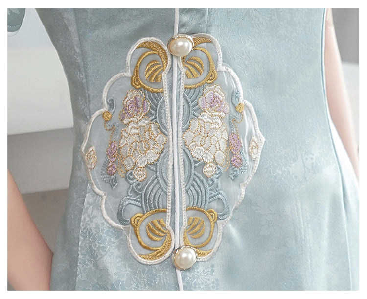 Embroidered Short-sleeved Cheongsam