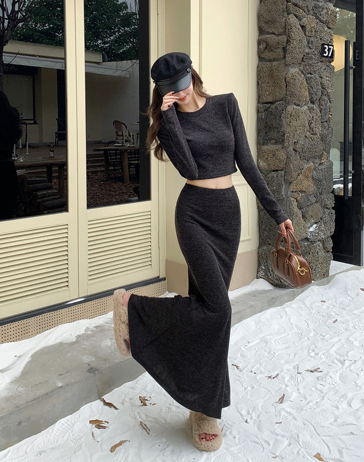 Black Sweet And Spicy Slim Round Neck Short T-shirt + High Waist Fishtail Skirt Two Pieces Set