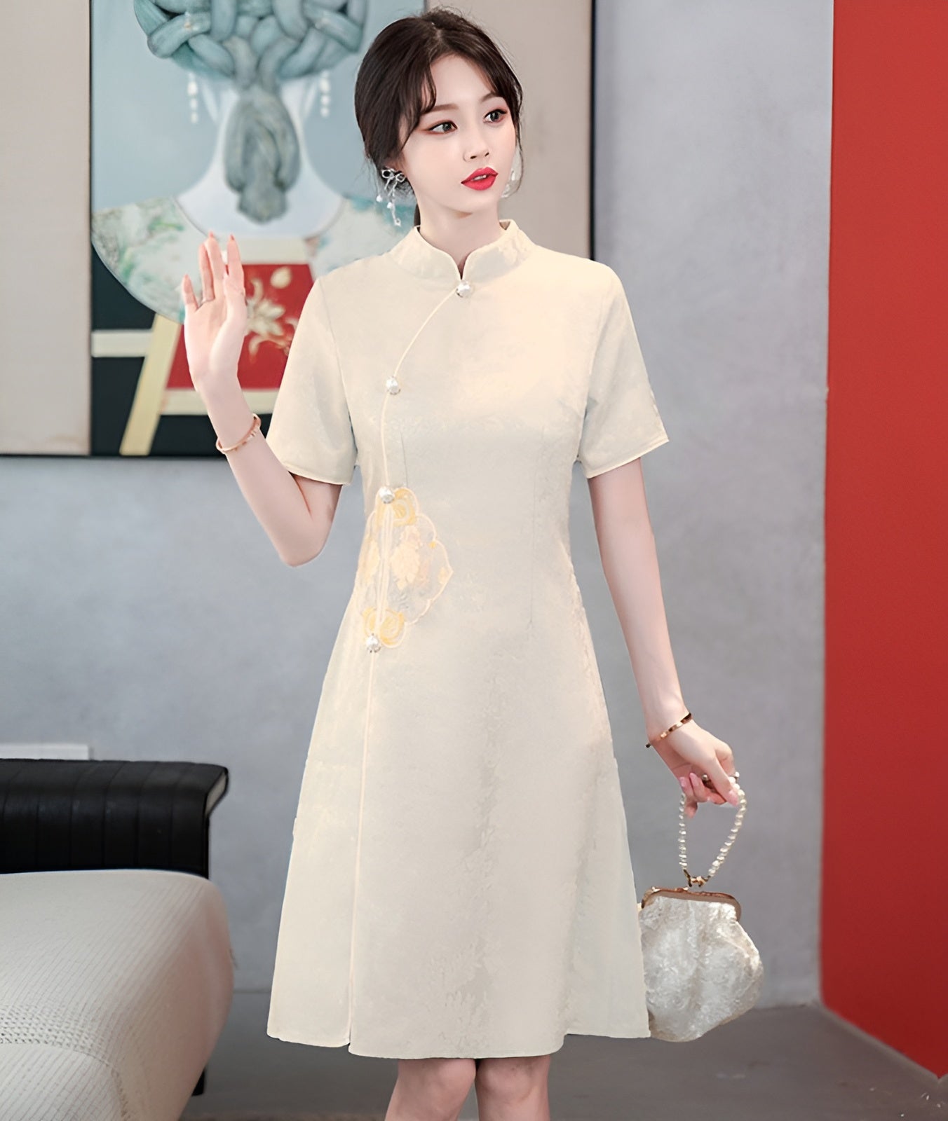 Embroidered Short-sleeved Cheongsam