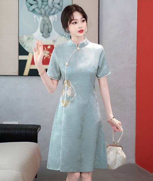 Embroidered Short-sleeved Cheongsam